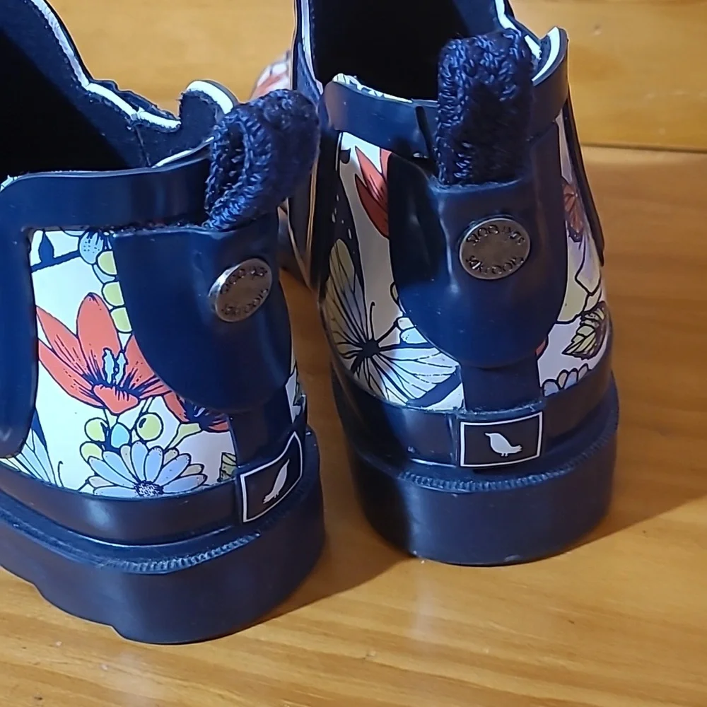 SakRoots Waterproof Floral Rain Booties 💐🌻🌷🌼🌹🌸 - Picture 2 of 10